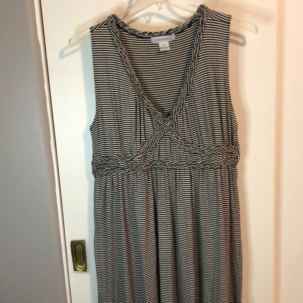 Cruise Wear Rope details on top, front and back.  Has a small hole in the back.
